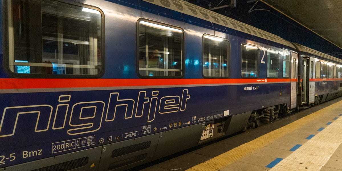 Shared Sleeper Cabin on Overnight European Train: Photos and Review